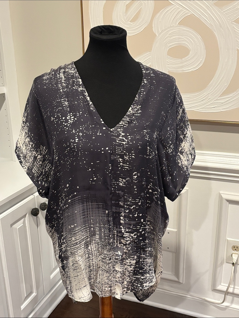 Vince Dolman Sleeve 100% silk top Small